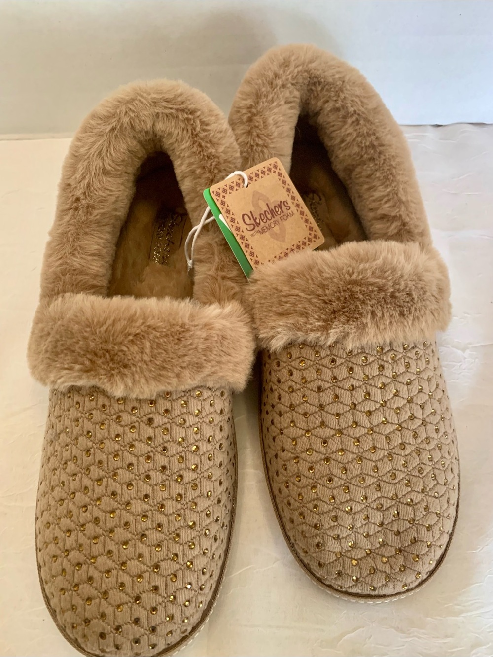 New with tags Skechers Cozy Campfire Vegan Rhinestone Slippers